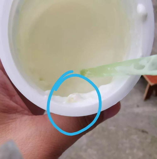 酸奶中惊现虫卵孵化成虫,简爱酸奶争议不断,质量安全或为主因